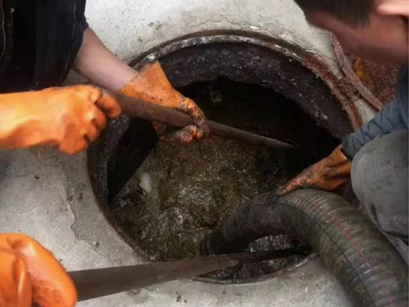 苏家屯清理化粪池时如何避免沼气的危害?